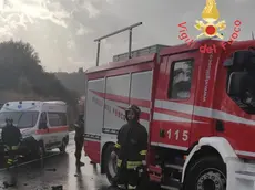 I soccorsi in seguito a un incidente stradale costato la vita a quattro persone, tutte giovani, lungo la statale 106 jonica, a Montauro, a pochi chilometri da Catanzaro, 6 gennaio 2024. Nell'incidente sono rimaste coinvolte due automobili, una Fiat Idea ed una Fiat Panda, che, secondo quanto é emerso dai primi rilievi, si sarebbero scontrate frontalmente. ANSA/ VIGILI DEL FUOCO ++HO - NO SALES EDITORIAL USE ONLY++