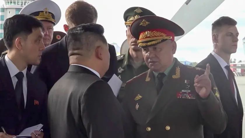 epa10863512 A handout picture made available by the Russian Defence Ministry's press-service shows North Korea's leader Kim Jong Un (C) and Russia's Defence Minister Sergei Shoigu (R) speak while inspecting a Russian military aircraft displayed at Knevichi aerodrome near Vladivostok in the Primorsky region, Russia, 16 September 2023. EPA/RUSSIAN DEFENCE MINISTRY PRESS SERVICE/HANDOUT HANDOUT HANDOUT EDITORIAL USE ONLY/NO SALES