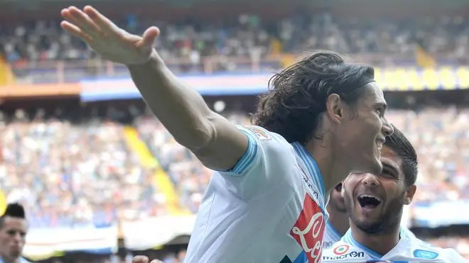 Napoli's Edinson Cavani (L) jubilates after the goal during the Italian Serie A soccer match Sampdoria-Napoli at Luigi Ferraris stadium in Genoa, 30 September 2012. ANSA/ LUCA ZENNARO