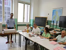 Operazioni di voto per il secondo turno delle amministrative in un seggio di Foligno, 23 giugno 2024. ANSA/GIANLUIGI BASILIETTI (ballottaggio; ballottaggi; comunali; comune; voto; votazioni; elezioni; seggio)