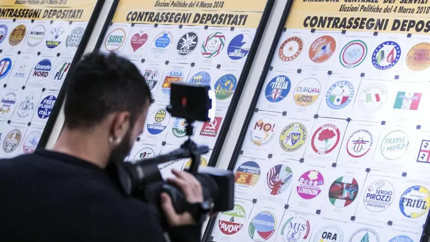 Alcuni contrassegni affissi al Viminale per la presentazione dei simboli elettorali, Roma, 21 gennaio 2018. ANSA/ANGELO CARCONI