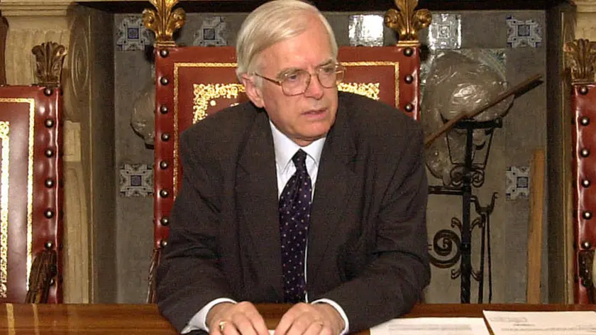 ANTEPRIMA Udine, 9 Giugno 2004. 11,00. CONFERENZA STAMPA PROVINCIA DI UDINE. Il presidente Strassoldo, con Damele e Deganutti, illustra alla stampa le iniziative che la Provincia intende intraprendere per tutelare le trasmissioni Rai in Friulano. Telefoto Copyright Diego Petrussi/Foto Agency Anteprima © (tutti i diritti riservati, citazione obbligatoria) www.anteprimafoto.it.