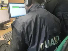 Undici canali di Telegram sui quali si vendevano sostanze stupefacenti, che si potevano pagare soltanto con criptovalute per limitarne il tracciamento, sono stati chiusi dalla Guardia di finanza. Il provvedimento è stato emesso dal Gip di Caltanisetta, su richiesta della locale Procura e riguarda anche chat che proponevano la vendita di armi e banconote false, Roma, 7 Marzo 2023. ANSA/US GDF