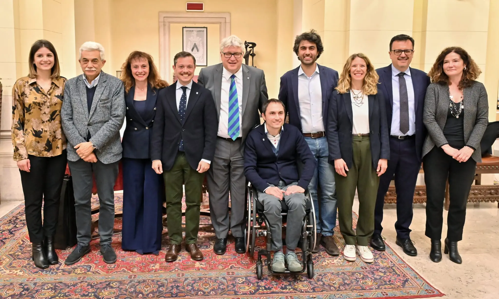 Il sindaco Alberto Felice De Toni con la nuova giunta del Comune di Udine (foto Petrussi)