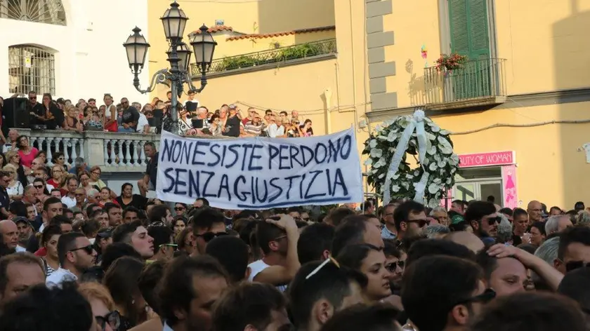 I funerali delle quattro vittime di Torre del Greco