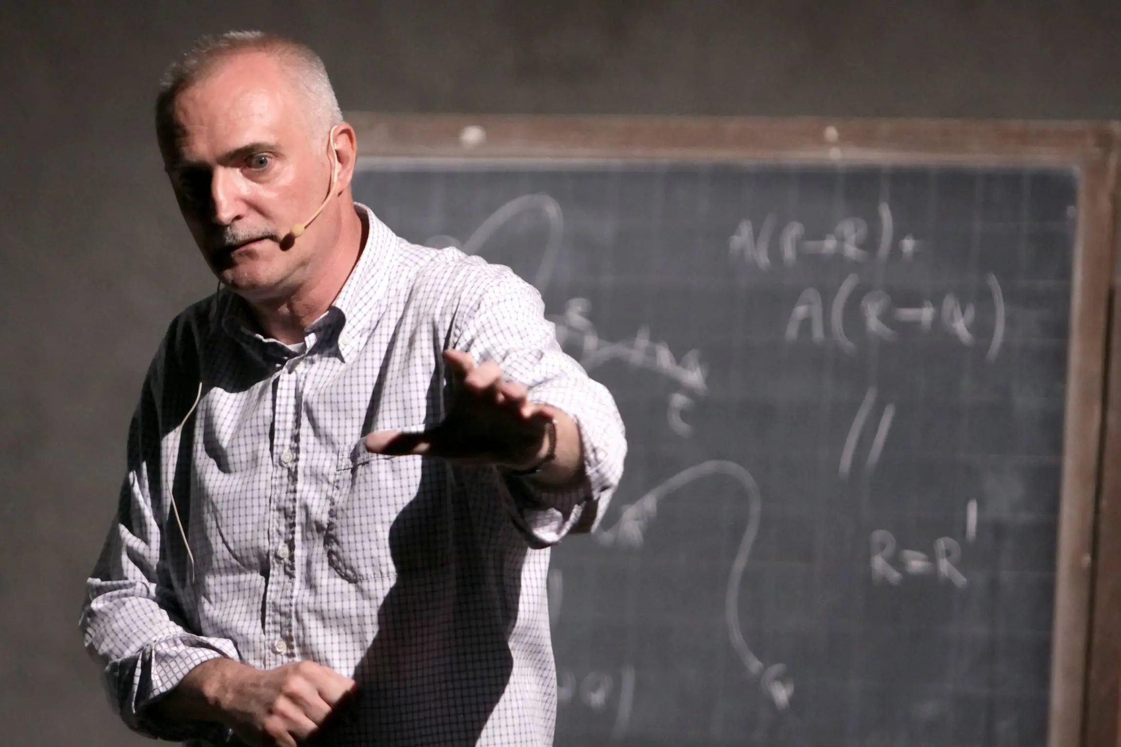 Sergio Cecotti durante una lezione
