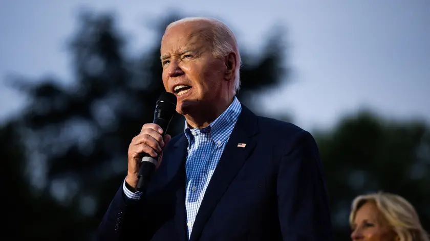 epa11458251 US President Joe Biden speaks during a Fourth of July celebration on the South Lawn of the White House in Washington, DC, USA, 04 July 2024. Biden's reelection campaign limped into the US Independence Day holiday, exhausted by a week of the incumbent clawing to maintain his hold on his party's nomination. EPA/TIERNEY L. CROSS / POOL