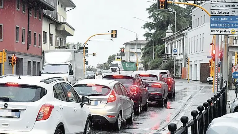 Traffico a Santa Caterina, dove è attivo il nuovo semaforo ©Foto Petrussi