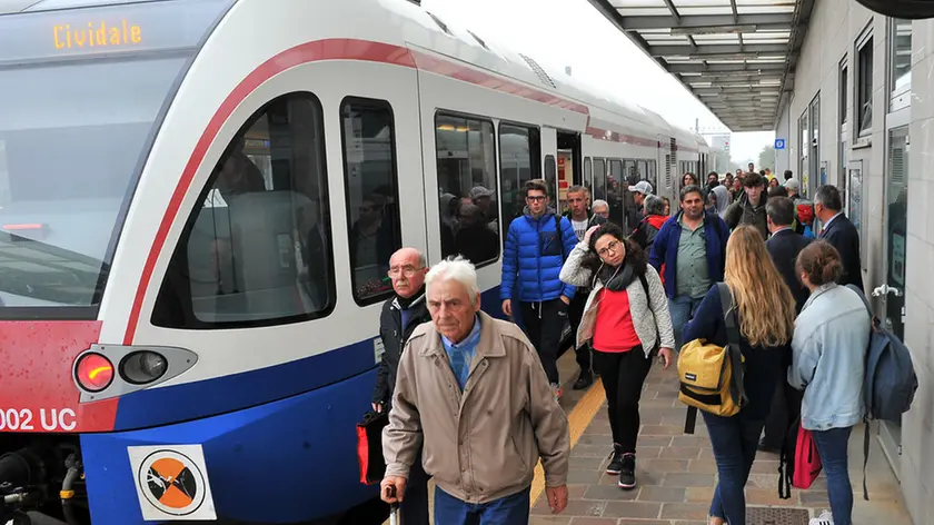 Cividale 20 ottobre 2017. Servizio sostitutivo con pulman della linea ferroviaria Cividale -Udine- Cividale. © Foto Petrussi