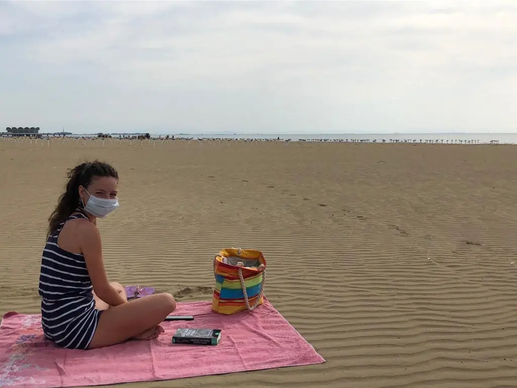 Angela Rea è stata la prima bagnante a Lignano