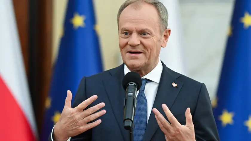 epa11339725 Polish Prime Minister Donald Tusk attends a press conference at the Chancellery of the Prime Minister in Warsaw, Poland, 14 May 2024. Poland will not receive any refugees under the EU's pact on migration and asylum, as it has already taken in thousands of people fleeing Ukraine and Belarus, Polish Prime Minister has said. EPA/Radek Pietruszka POLAND OUT