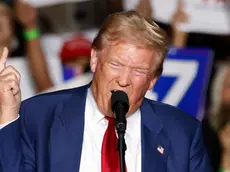epaselect epa11603146 Former US President Donald Trump speaks at a campaign rally at the Expo at World Market Center in Las Vegas, Nevada, USA, 13 September 2024. EPA/BIZUAYEHU TESFAYE