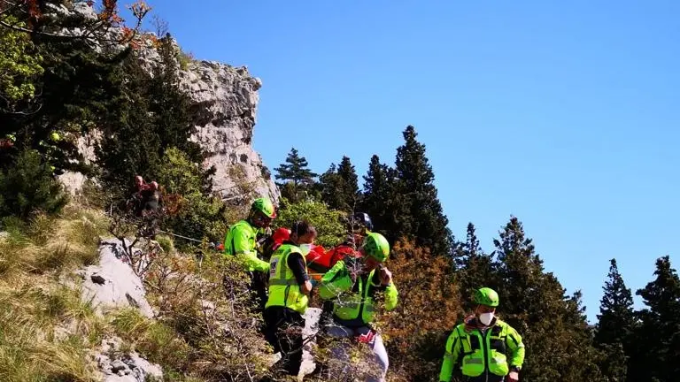 Personale del Soccorso alpino durante un intervento in quota