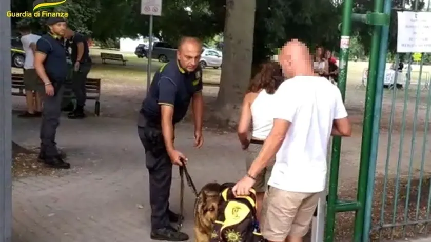 Controlli con le unità cinofile all'ingresso del parco di San Valentino