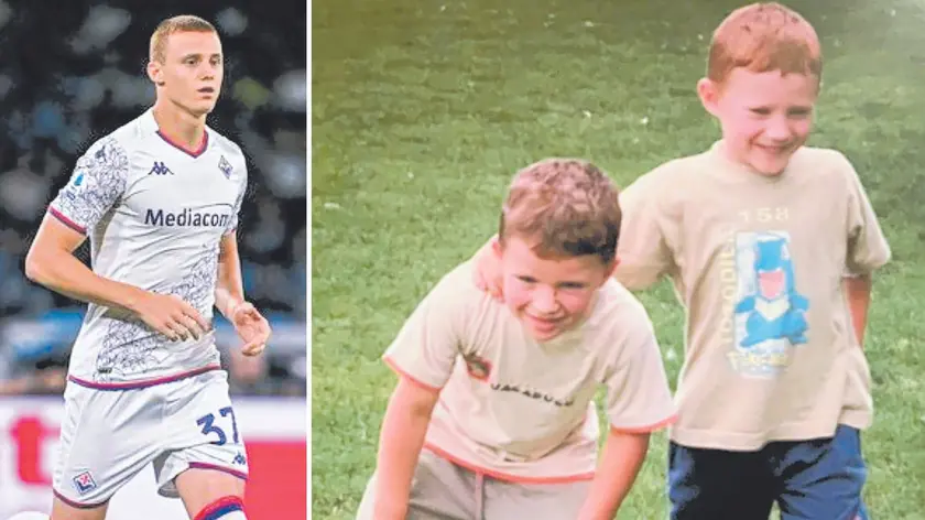 Un’immagine tratta dal sito ufficiale della Fiorentina di Pietro Comuzzo, esordiente in A allo stadio Maradona. A destra Pietro da piccolo con il fratello gemello Francesco