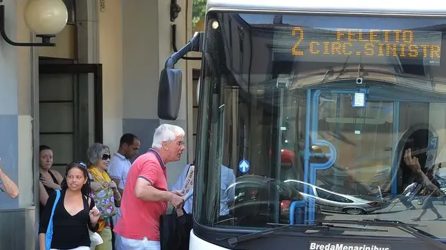 Udine 2 Agosto 2012. Servizio autobus in citta'. Telefoto Copyright Foto Petrussi