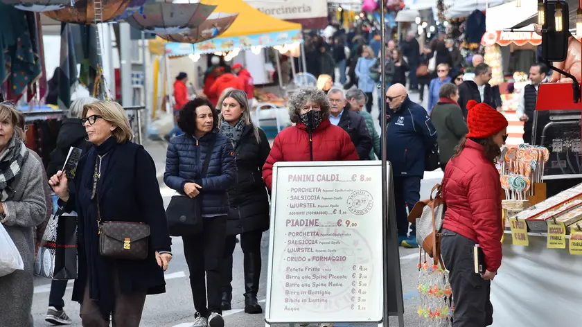 Udine 24 Novembre 2023. Fiera Santa Caterina in Piazza Primo Maggio. © Foto Petrussi