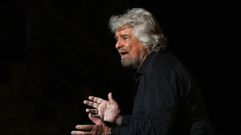Beppe Grillo durante il suo spettacolo 'Io sono un altro' a Fiesole (Firenze), 17 giugno 2024. ANSA/CLAUDIO GIOVANNINI
