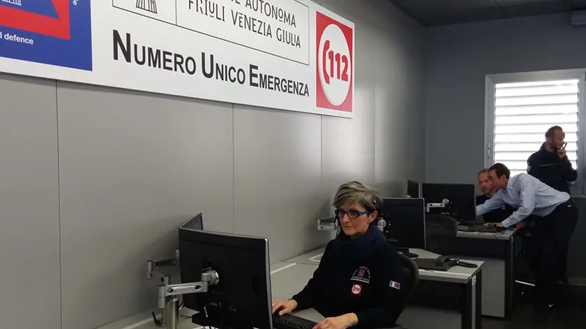 Postazione del Numero Unico per le Emergenze (NUE) 112, nella Centrale operativa della Protezione civile del FVG