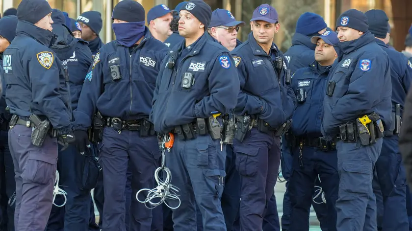 epa11025722 Police watch protesters demonstrate outside of United Nations Headquarters after the UN General Assembly voted in favor of a non-binding ceasefire in New York, New York, USA, 12 December 2023. The emergency session passed with 153 countries in favour, 10 against, and 23 abstentions. EPA/STRINGER