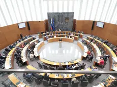 epa11390177 A handout photo made available by Slovenia's National Assembly shows shows Slovenia's Prime Minister Robert Golob addressing the members of the assembly in Ljubljana, Slovenia, 04 June 2024. Slovenia's National Assembly approved the government's proposal for Slovenia to recognize Palestine as an independent state, despite obstruction from the opposition and warnings that it was a violation of the rules of procedure. Slovenia's Parliament vote came after Spain, Norway and Ireland officially recognized a Palestinian state. EPA/MATIJA SUSNIK HANDOUT HANDOUT EDITORIAL USE ONLY/NO SALES HANDOUT EDITORIAL USE ONLY/NO SALES