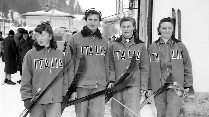 Fides Romanin (seconda da sinistra) con le compegne di squadra