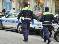 Udine 17 dicembre 2020 Controlli polizia locale in via roma ©Foto Petrussi