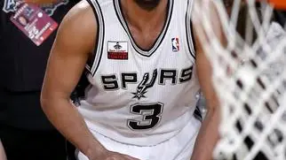 epa04080443 Marco Belinelli of the San Antonio Spurs and Italy prepares to shoot in the Three-Point Contest during the NBA All-Star Saturday Night festivities in New Orleans, Louisiana, USA, 15 February 2014. Belinelli won the contest. EPA/DAN ANDERSON CORBIS OUT