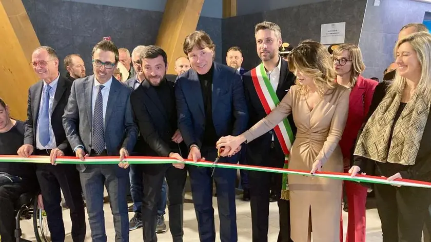 L’assessore Bini all’inaugurazione del rinnovato stabilimento