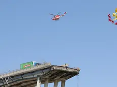 Foto Ufficio Stampa Vigili del Fuoco/LaPresse16/08/2018 Genova, ItaliaGenova, crollo ponte Morandi: continuano le operazioni di sorvolo con elicottero Drago vf 60 della zona interessata dal crollo del viadotto Morandi Nella foto: le ricercheDISTRIBUTION FREE OF CHARGE - NOT FOR SALE