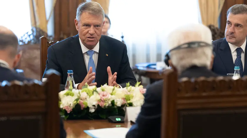 Il Presidente della Repubblica Sergio Mattarella con il Klaus Ioannis,Presidente di Romania,durante i colloqui con le rispettive delegazioni (foto di Francesco Ammendola - Ufficio per la Stampa e la Comunicazione della Presidenza della Repubblica)