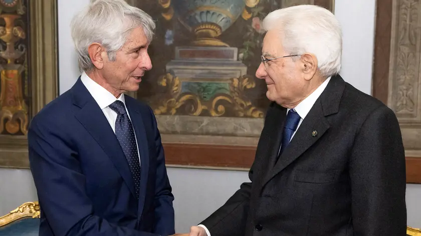 Il Ppresidente della Repubblica, Sergio Mattarella, ha ricevuto al Quirinale il ministro per lo Sport e i Giovani Andrea Abodi con il presidente e amministratore delegato di Sport e Salute, Vito Cozzoli, Roma, 01 febbraio 2023. Hanno partecipato Manuela Di Centa e Juri Chechi, volti Legend del progetto "Sport e Salute". ANSA/UFFICIO STAMPA QUIRINALE/PAOLO GIANDOTTI +++ ANSA PROVIDES ACCESS TO THIS HANDOUT PHOTO TO BE USED SOLELY TO ILLUSTRATE NEWS REPORTING OR COMMENTARY ON THE FACTS OR EVENTS DEPICTED IN THIS IMAGE; NO ARCHIVING; NO LICENSING +++ NPK +++