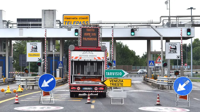 Udine 19 agosto 2017 Situazione del traffico sull'autostrada A4 e A23, Area di sosta Gonars Nord, intervento ausiliare del traffico Chrisian Levan, Sala Operativa e Paolo Sartelli. Copyright Foto Petrussi / Ferraro Simone
