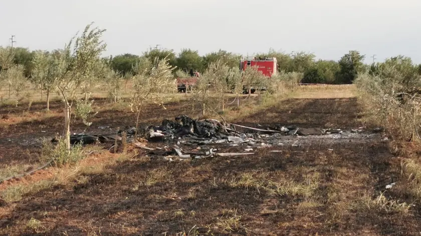 Il luogo dell'incidente con i rottami del velivolo precipitato (foto Petrussi)