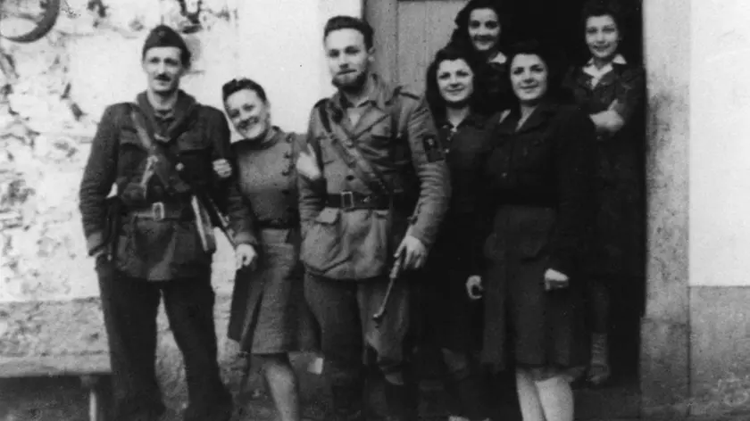 La foto dei "Partigiani in Carnia" esposta alla mostra "Le radici del futuro. La Repubblica partigiana della Carnia e dell'Alto Friuli" al Museo Carnico delle Arti Popolari "Michele Gortani" di Tolmezzo.