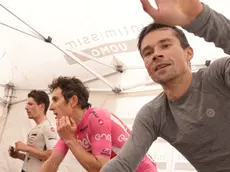 Almeida, Thomas e Roglic ai rulli defaticanti dopo il tappone delle Tre Cime: oggi si giocheranno il Giro