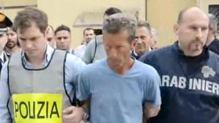 In un fermo immagine tratto da un video della polizia il 19 giugno 2014 le fasi del fermo di Massimo Giuseppe Bossetti, il presunto assassino di Yara Gambirasio. .ANSA/ UFFICIO STAMPA POLIZIA .+++HO - NO SALES - EDITORIAL USE ONLY - NO ARCHIVE+++