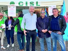 La manifestazione in piazza a Pordenone promossa da Fisascat Cisl e Uiltucs