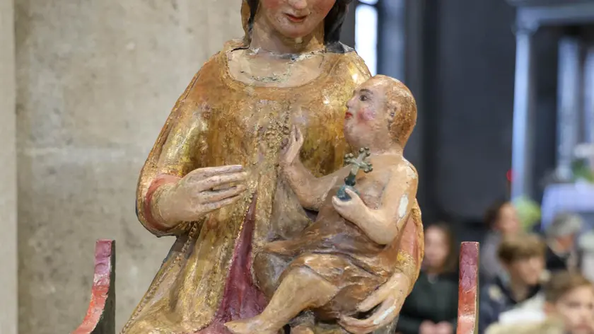 La statua nel corso della cerimonia di restituzione Foto Petrussi