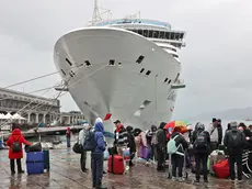 La nave bianca attraccata a Trieste