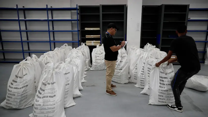 epa11318533 Members of the Panamanian Electoral Court organize bags with ballots in Panama City, Panama, 04 May 2024. Panama will hold general elections on 05 May. EPA/BIENVENIDO VELASCO