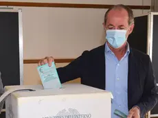 Il governatore del Veneto Luca Zaia al voto per le regionali e il referendum , San Vendemiano (Treviso), 20 settembre 2020. ANSA/PAOLO BALANZA