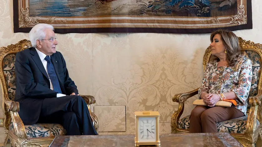 epa10084286 A handout picture made available by the Quirinal Presidential Palace (Palazzo del Quirinale) Press Office shows Italian President Sergio Mattarella (L) and President of the Italian Senate Elisabetta Casellati during a meeting at the Quirinal Palace, in Rome, Italy, 21 July 2022. President Mattarella is meeting Lower House Speaker Fico and Senate Speaker Casellati to discuss the arrangements for the dissolution of the Italian parliament later on the day for early elections after Prime Minister Draghi resigned following the collapse of his ruling coalition. EPA/FRANCESCO AMMENDOLA/QUIRINAL PALACE PRESS OFFICE HANDOUT HANDOUT EDITORIAL USE ONLY/NO SALES
