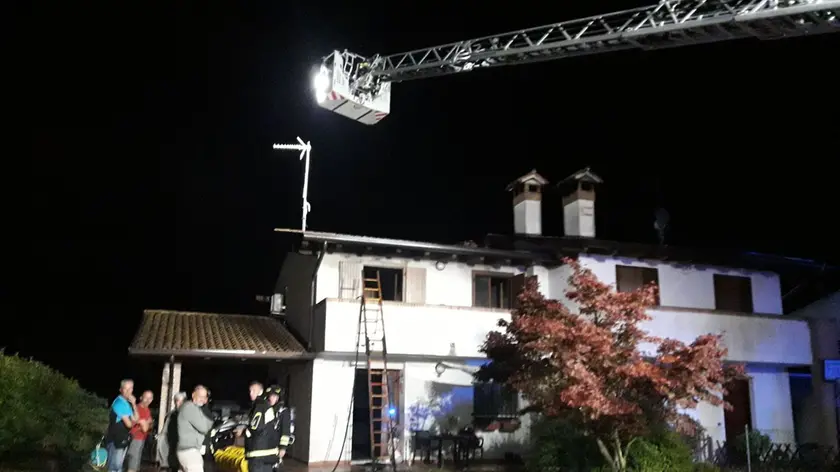La casa colpita dal fulmine a Bicinicco