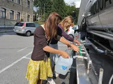 Belluno, 4 settembre 2010. Emergenza idrica nelle frazioni di Salce Giamosa dovute all'inadeguatezza dell'acquedotto. Una cisterna d'emergenza per l'approvigionamento dell'acqua.