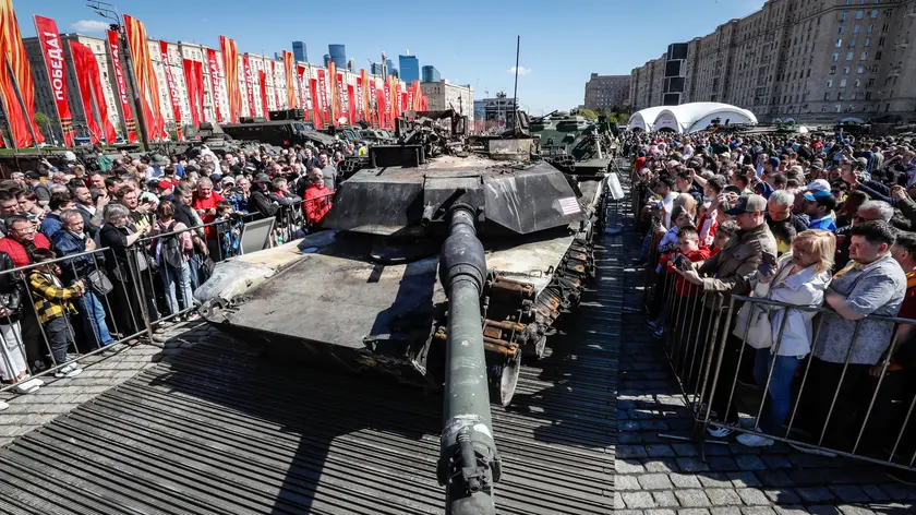 epa11312177 People look at a US-made main battle tank M1 Abrams captured by Russian troops during Russia's 'special military operation' in Ukraine, at an exhibition on the Poklonnaya Hill in Moscow, 01 May 2024. The exhibition, organized by the Russian Defense Ministry, opened on 01 May and will last for a month. The display features more than 30 samples of equipment made in several countries, including the USA, Britain, Germany, France, Turkey, Sweden, Czech Republic, South Africa, Finland, Australia, Austria and Ukraine. On 24 February 2022, Russian troops entered Ukrainian territory in what the Russian president declared a 'special military operation', starting an armed conflict that has provoked destruction and a humanitarian crisis. EPA/YURI KOCHETKOV