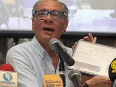 epa10804997 Jorge Glas, former vice president of Ecuador during the presidential term of Rafael Correa (2007-2017), participates in a press conference in Guayaquil, Ecuador, 17 August 2023. Glas claimed he was innocent in the Odebrecht case, after the Federal Supreme Court of Brazil annulled the evidence extracted from the computer systems of the Brazilian construction company. EPA/Mauricio Torres