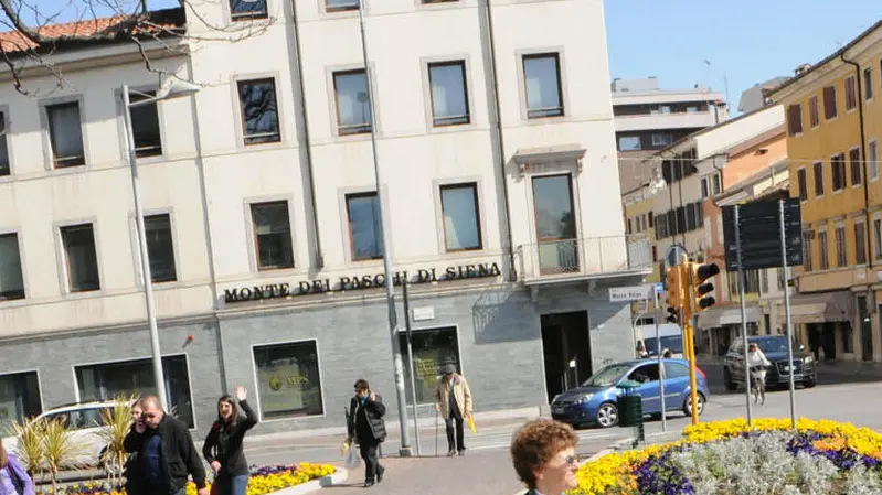 Udine 20 MARZO 2012 aiuole ple XXVI luglio Copyright PFP Turco