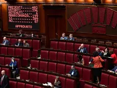 Il tabellone con il risultato del voto della fiducia posta dal governo sul terzo dei cinque articoli della legge elettorale nell'aula della Camera, Roma, 12 ottobre 2017. ANSA/ETTORE FERRARI