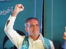epa11455987 Iranian presidential reformist candidate Masoud Pezeshkian greets the crowd during an election campaign in Tehran, Iran, 03 July 2024. Seed Jalili and Masoud Pezeshkian will face each other in the second round of the presidential election on 05 July 2024. EPA/STR